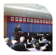 新竹公司董事長在桂林市加快發(fā)展新興竹產業(yè)研討會上作宣讀論。